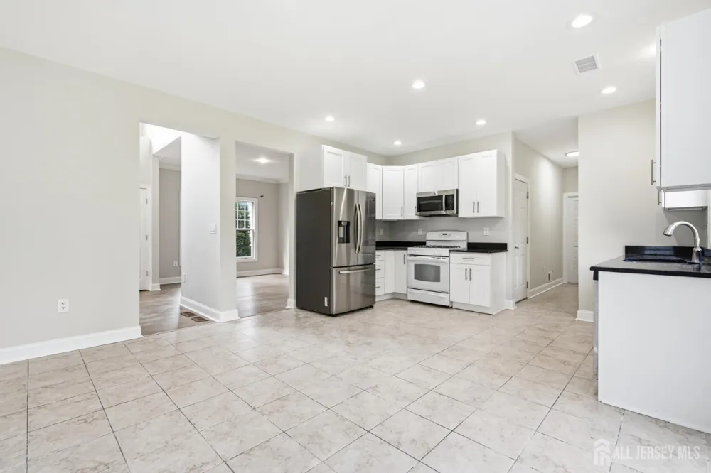 33 Melbloum Lane Edison, NJ 08837