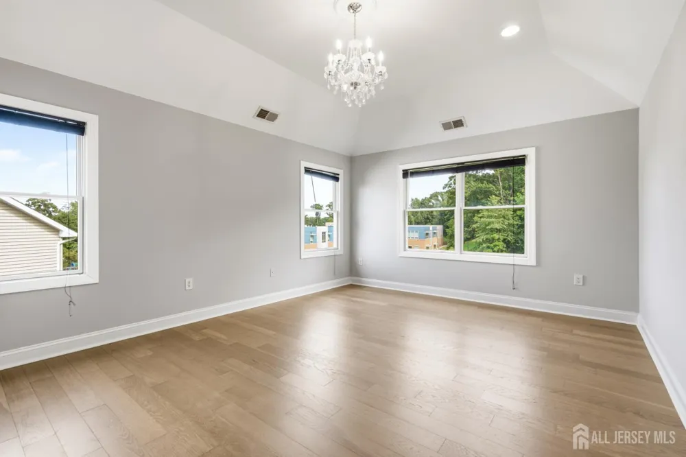 33 Melbloum Lane Edison, NJ 08837