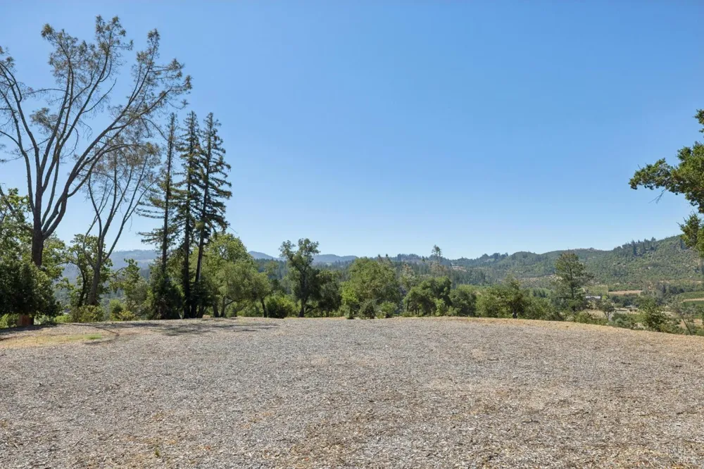 1128 Bennett Lane Calistoga, CA 94515