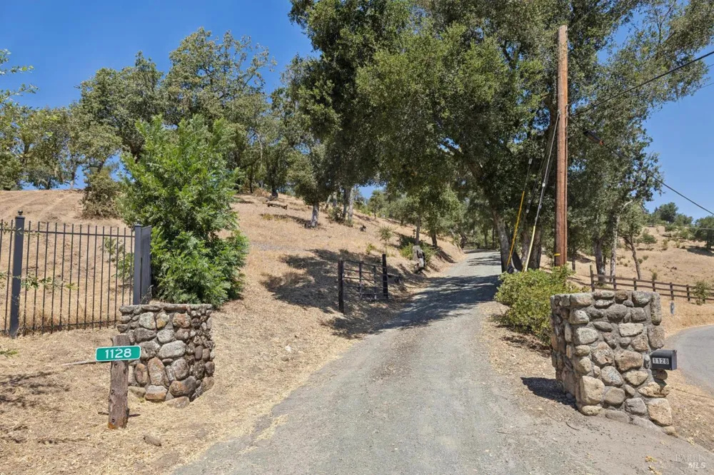 1128 Bennett Lane Calistoga, CA 94515