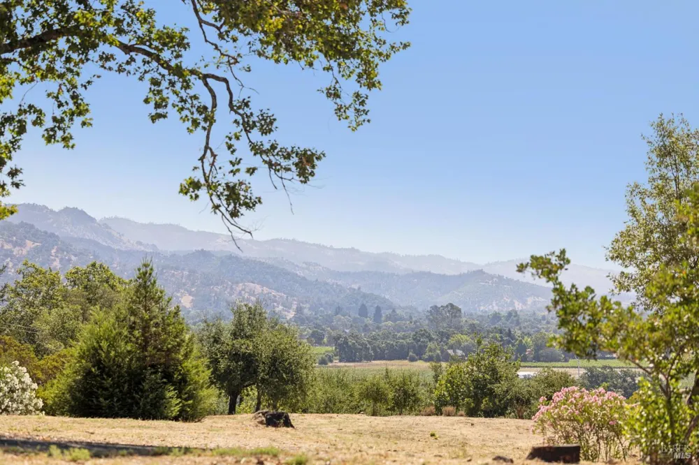 1128 Bennett Lane Calistoga, CA 94515