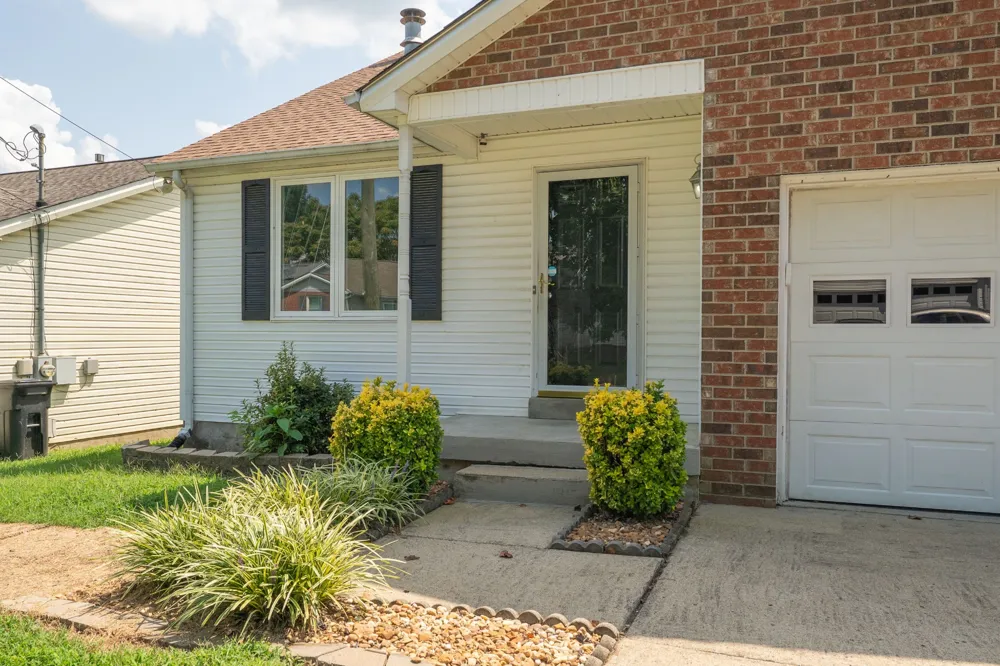 104 Edgehill Ln Hendersonville, TN 37075