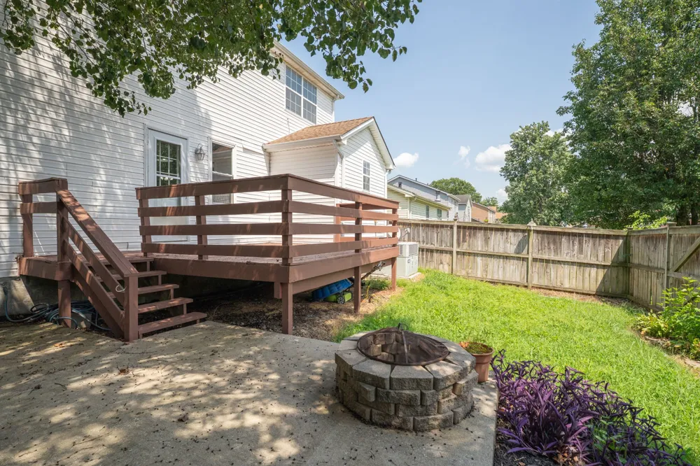 104 Edgehill Ln Hendersonville, TN 37075