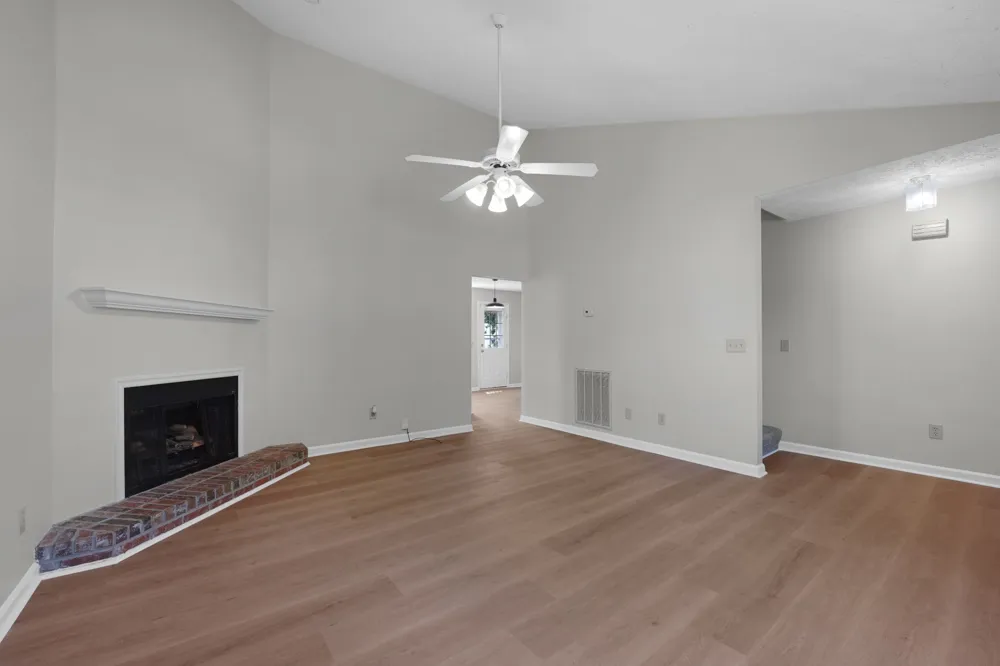 104 Edgehill Ln Hendersonville, TN 37075
