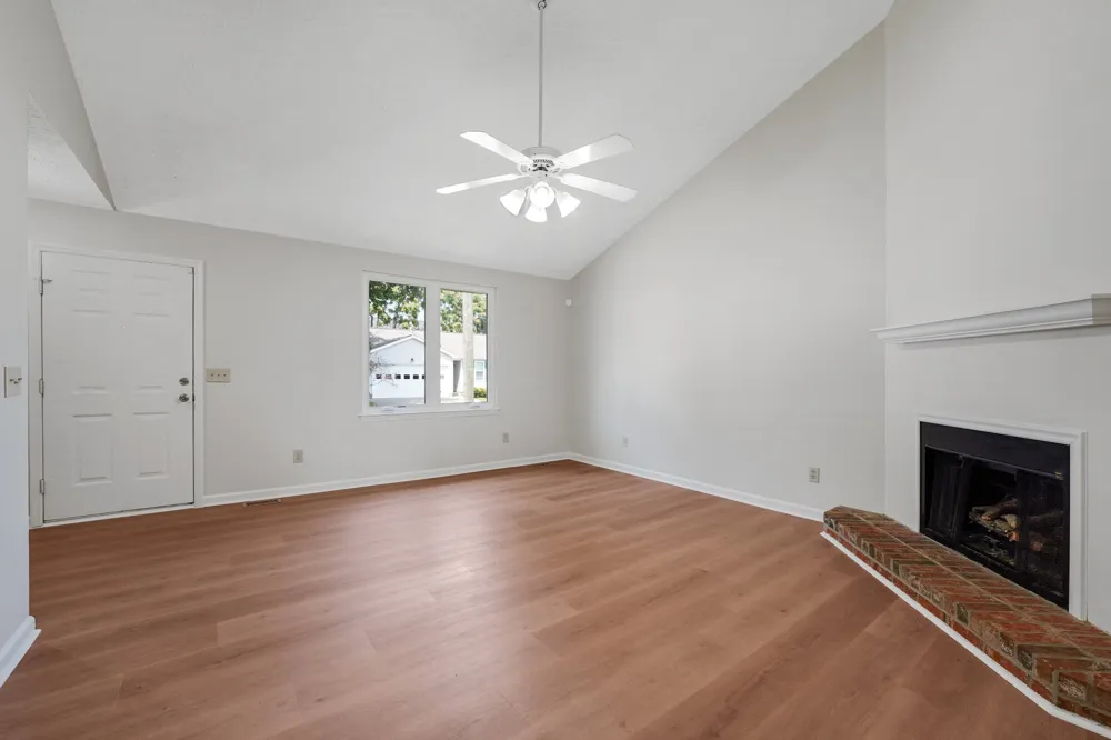 104 Edgehill Ln Hendersonville, TN 37075