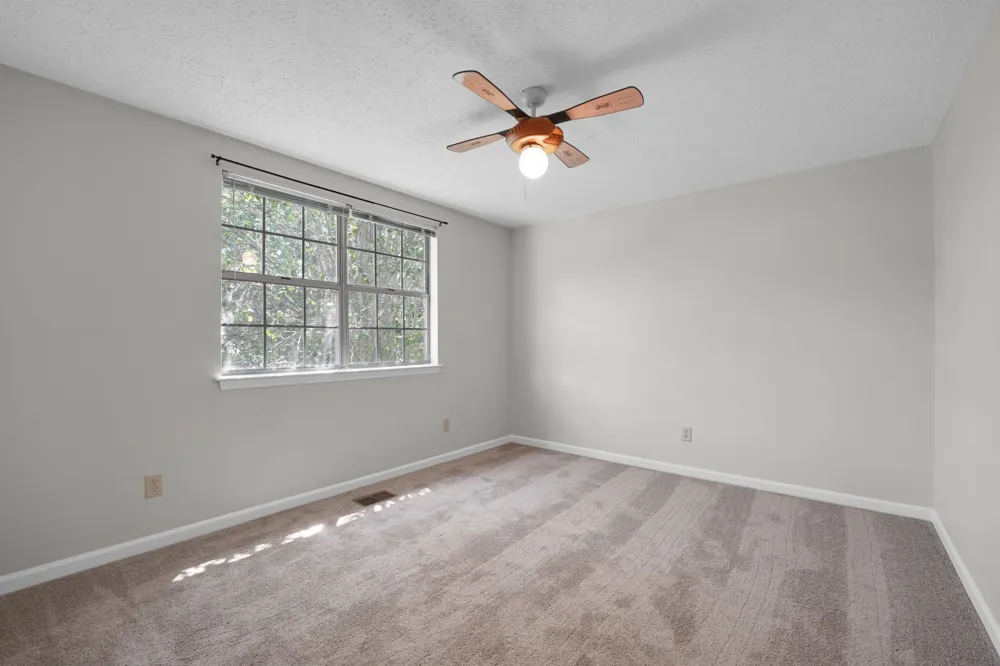 104 Edgehill Ln Hendersonville, TN 37075