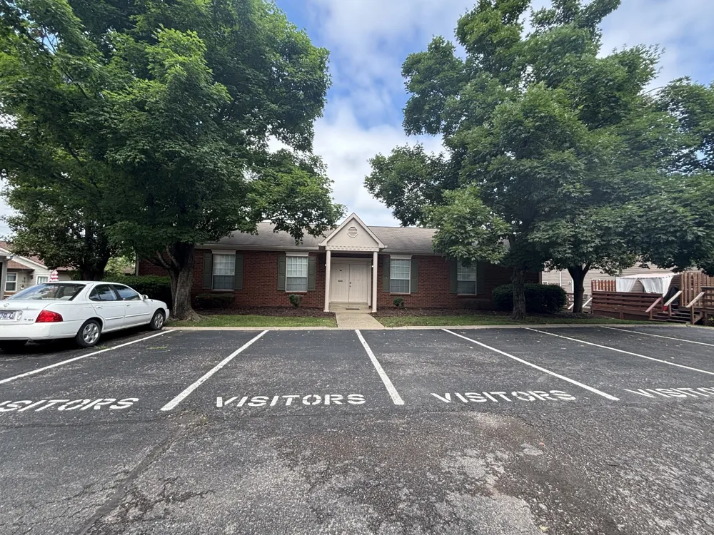104 Edgehill Ln Hendersonville, TN 37075