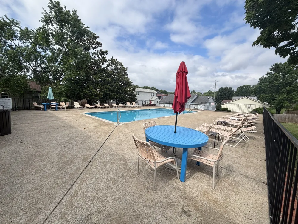 104 Edgehill Ln Hendersonville, TN 37075