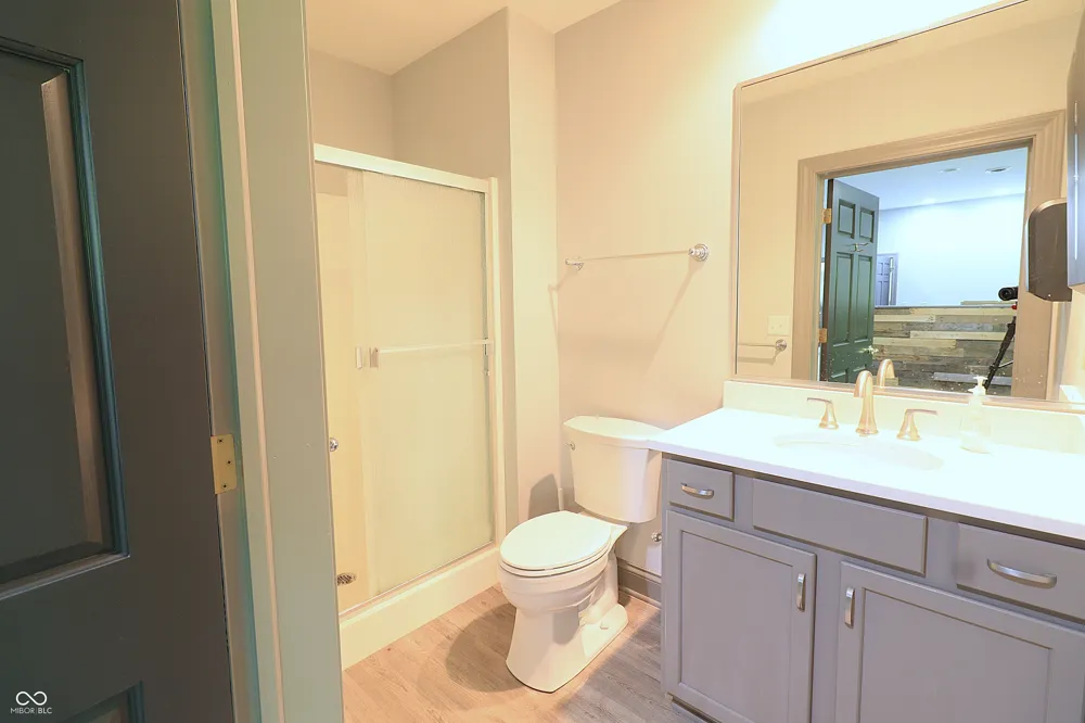 6280 Shadeland Indianapolis, IN 46220