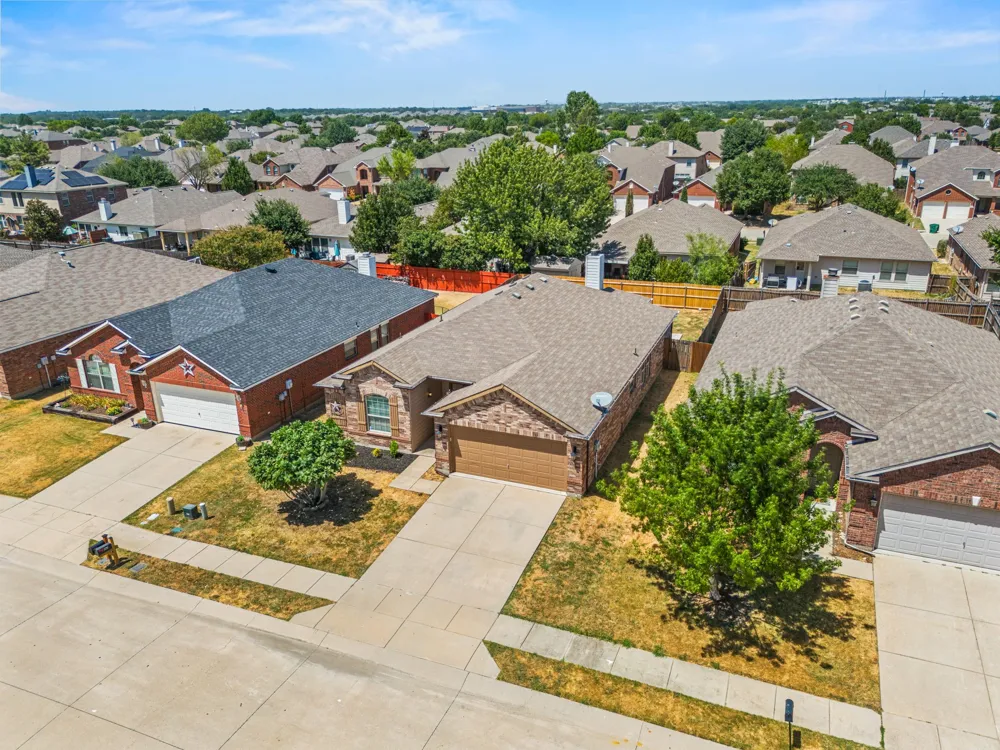8921 Whirlwind Trail Aubrey, TX 76227