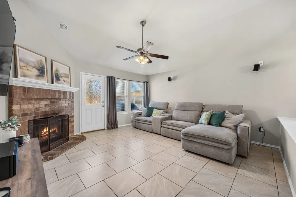 8921 Whirlwind Trail Aubrey, TX 76227