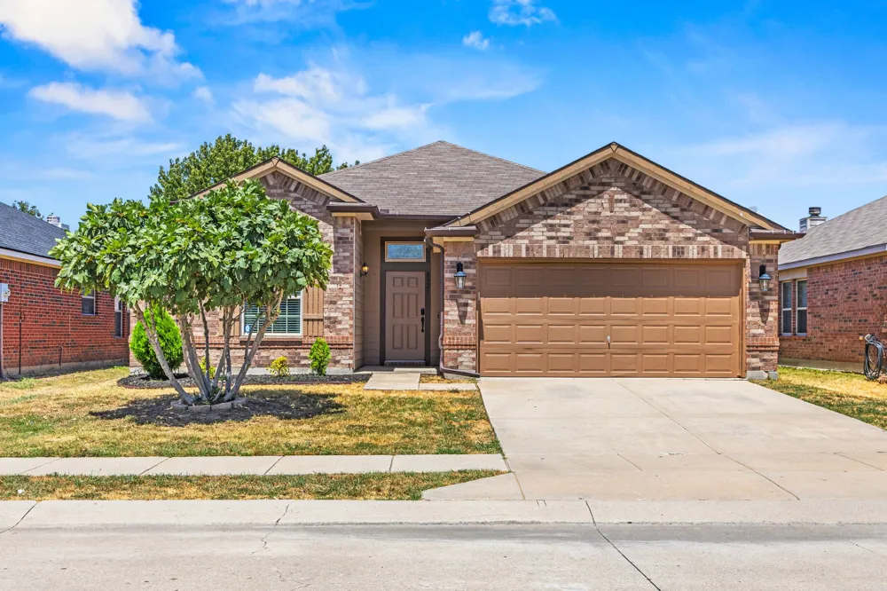 8921 Whirlwind Trail Aubrey, TX 76227