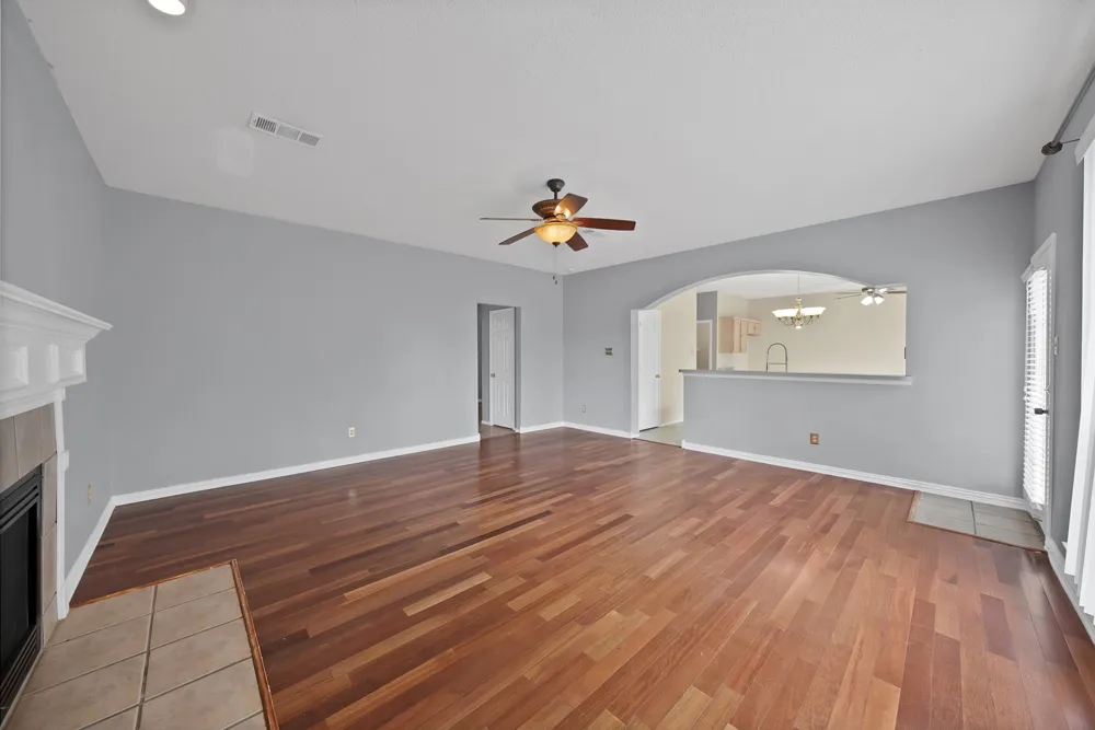 745 Woodridge Drive DeSoto, TX 75115