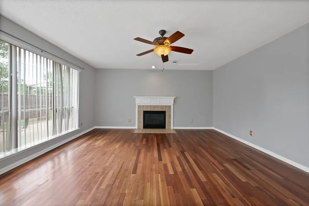 745 Woodridge Drive DeSoto, TX 75115