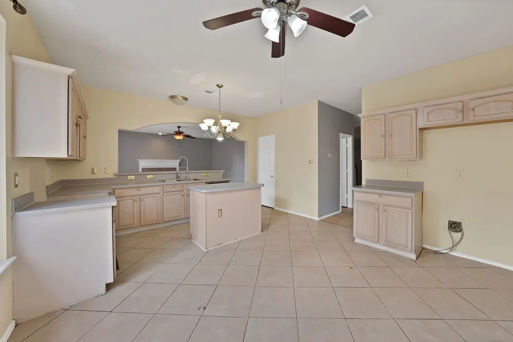 745 Woodridge Drive DeSoto, TX 75115