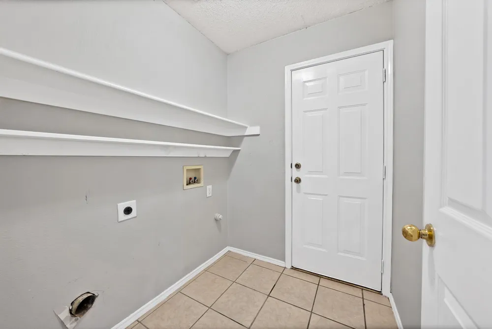 745 Woodridge Drive DeSoto, TX 75115