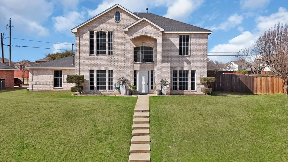 745 Woodridge Drive DeSoto, TX 75115