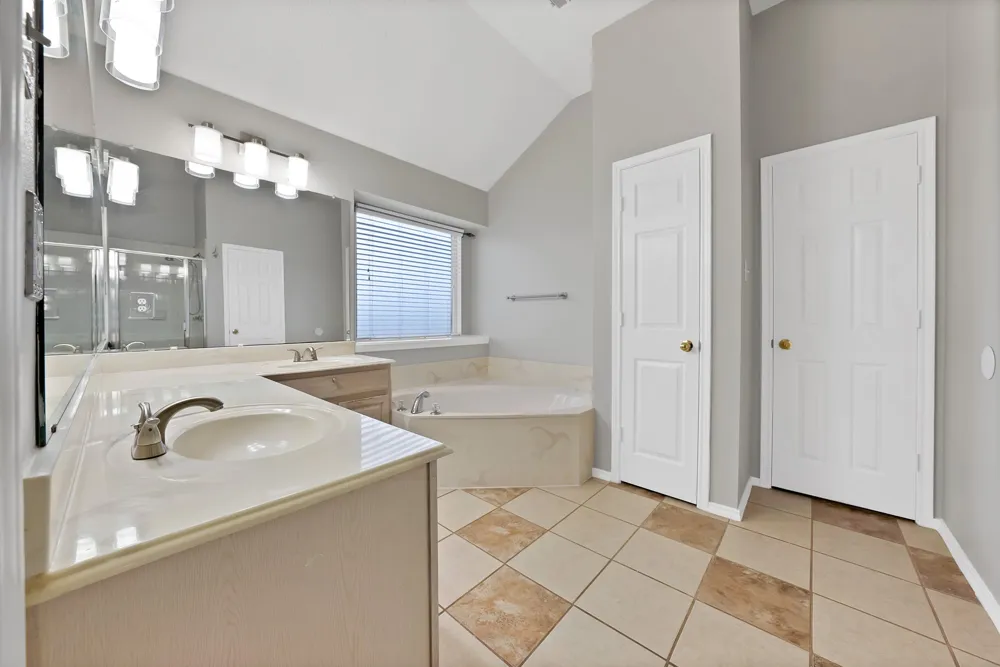 745 Woodridge Drive DeSoto, TX 75115