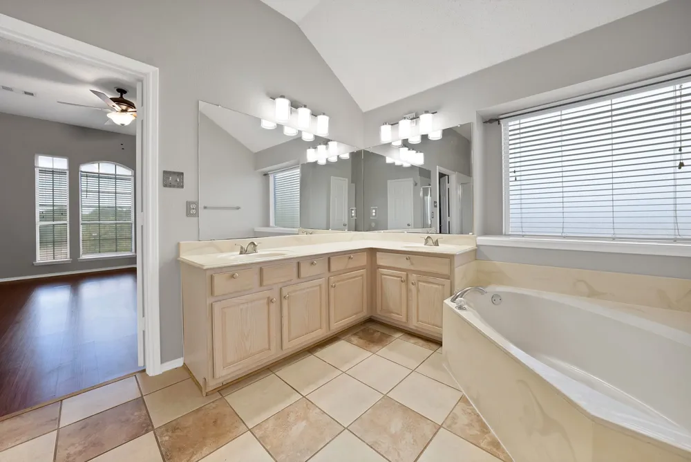 745 Woodridge Drive DeSoto, TX 75115