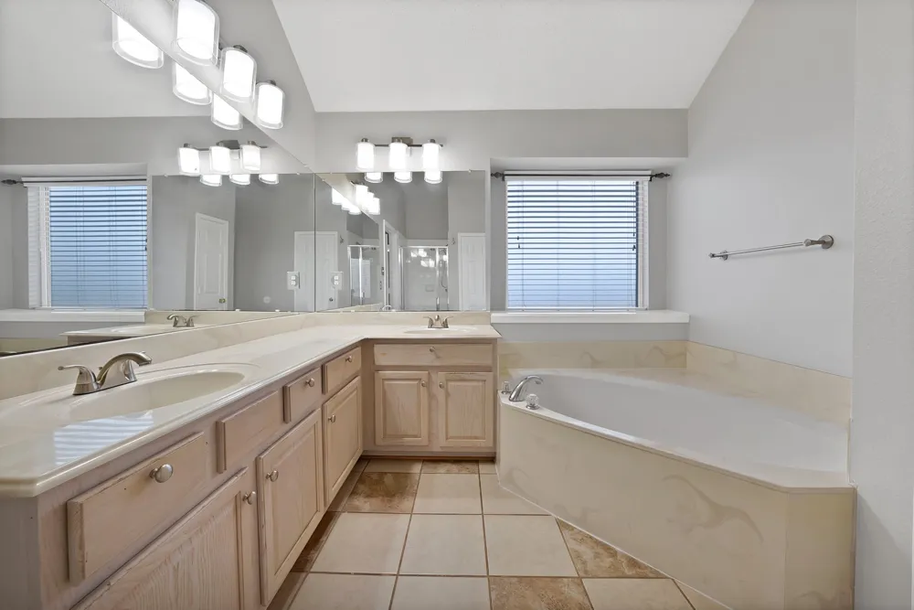 745 Woodridge Drive DeSoto, TX 75115