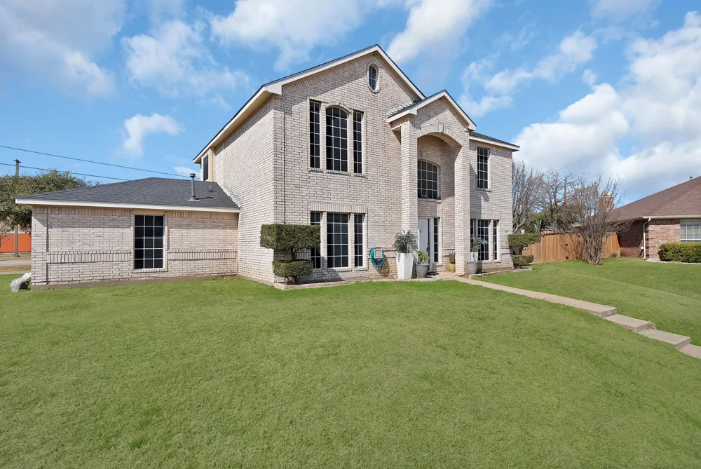 745 Woodridge Drive DeSoto, TX 75115