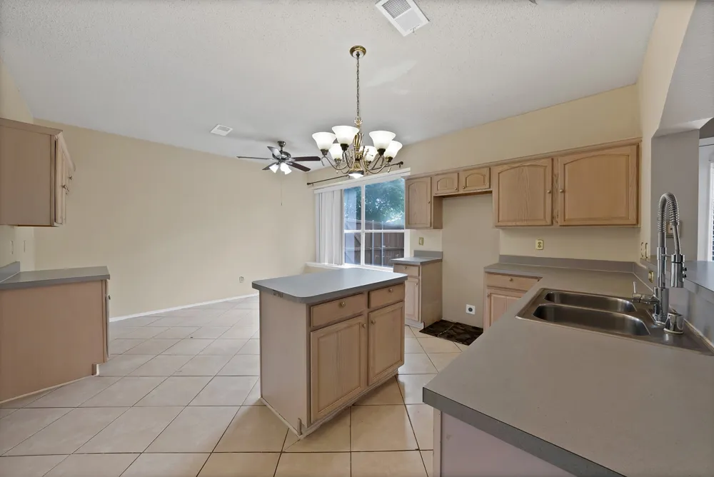 745 Woodridge Drive DeSoto, TX 75115
