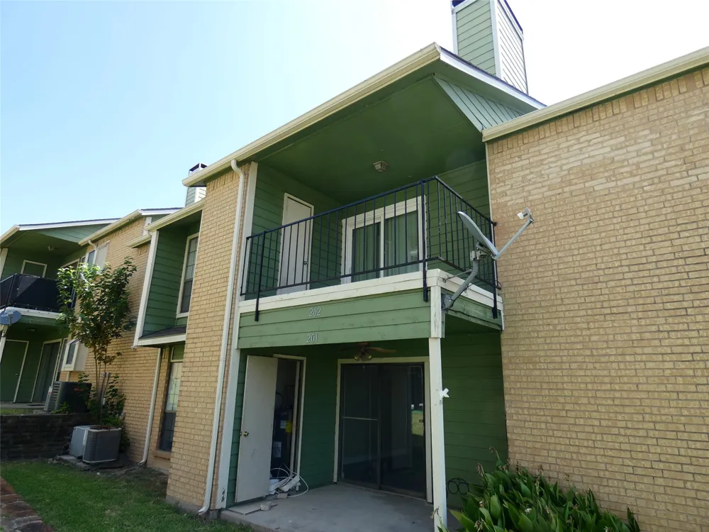 5805 Lake Hubbard Parkway #202 Garland, TX 75043