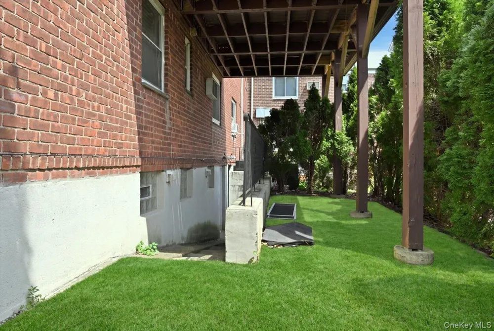 260-70 73rd Avenue #1st Floor w/Basement Glen Oaks, NY 11004