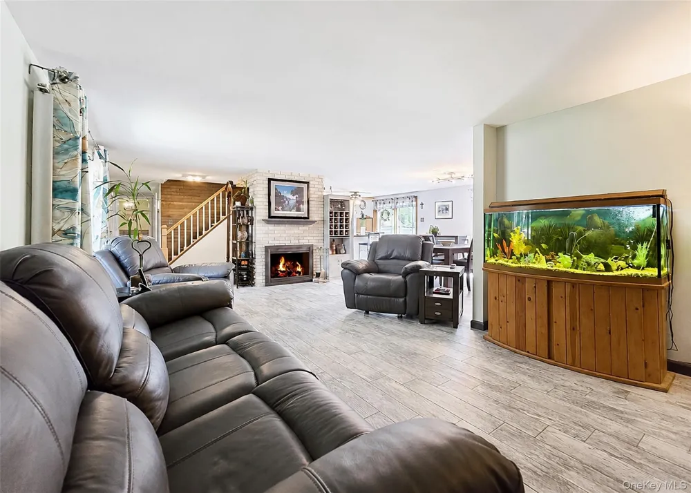 4 Halfcircle Drive Holbrook, NY 11741