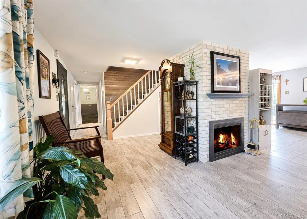 4 Halfcircle Drive Holbrook, NY 11741