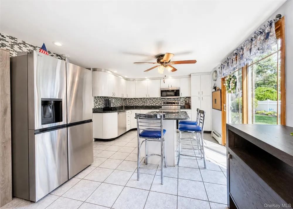 4 Halfcircle Drive Holbrook, NY 11741