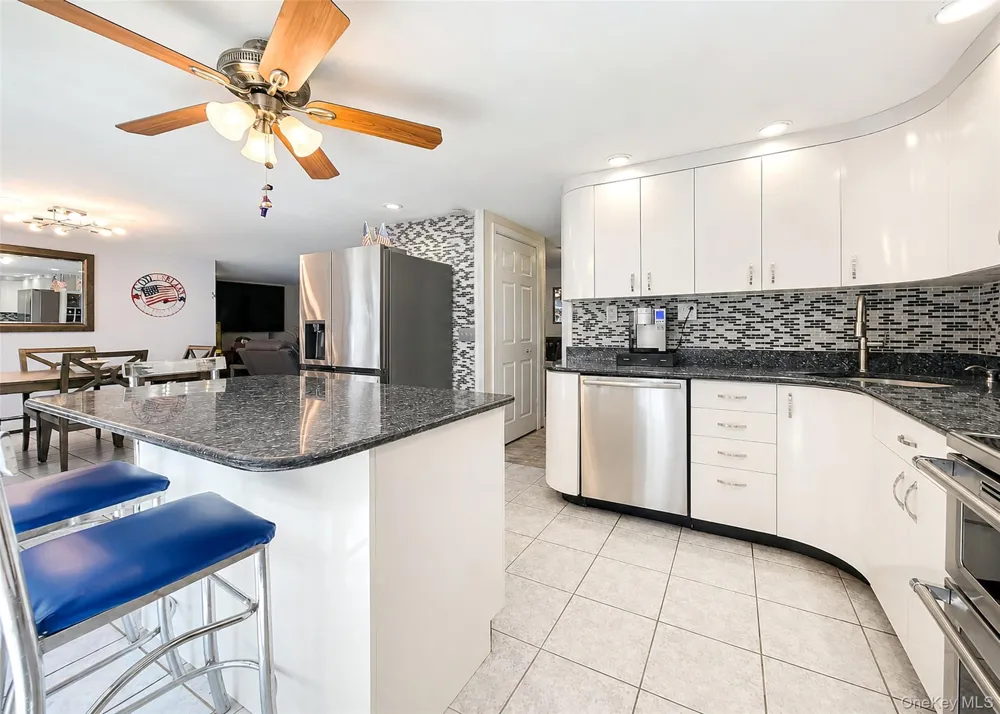 4 Halfcircle Drive Holbrook, NY 11741