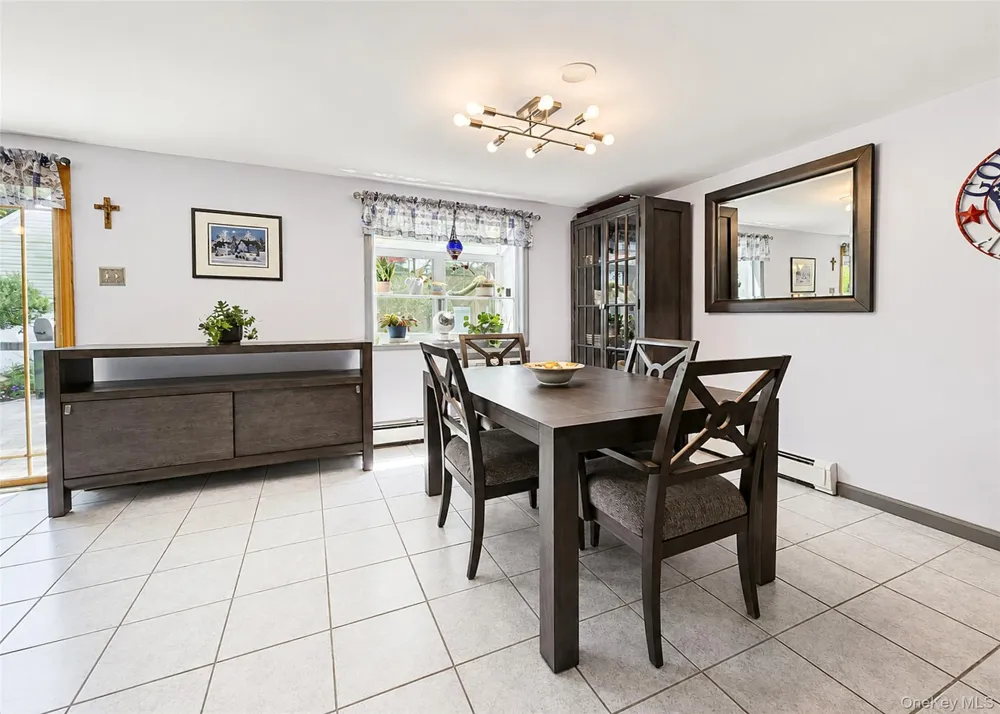 4 Halfcircle Drive Holbrook, NY 11741