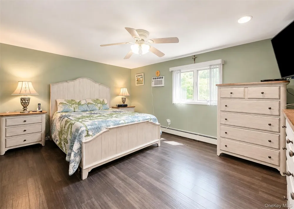 4 Halfcircle Drive Holbrook, NY 11741