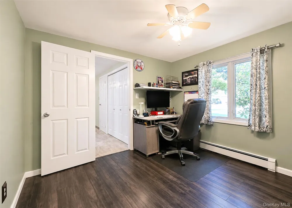 4 Halfcircle Drive Holbrook, NY 11741