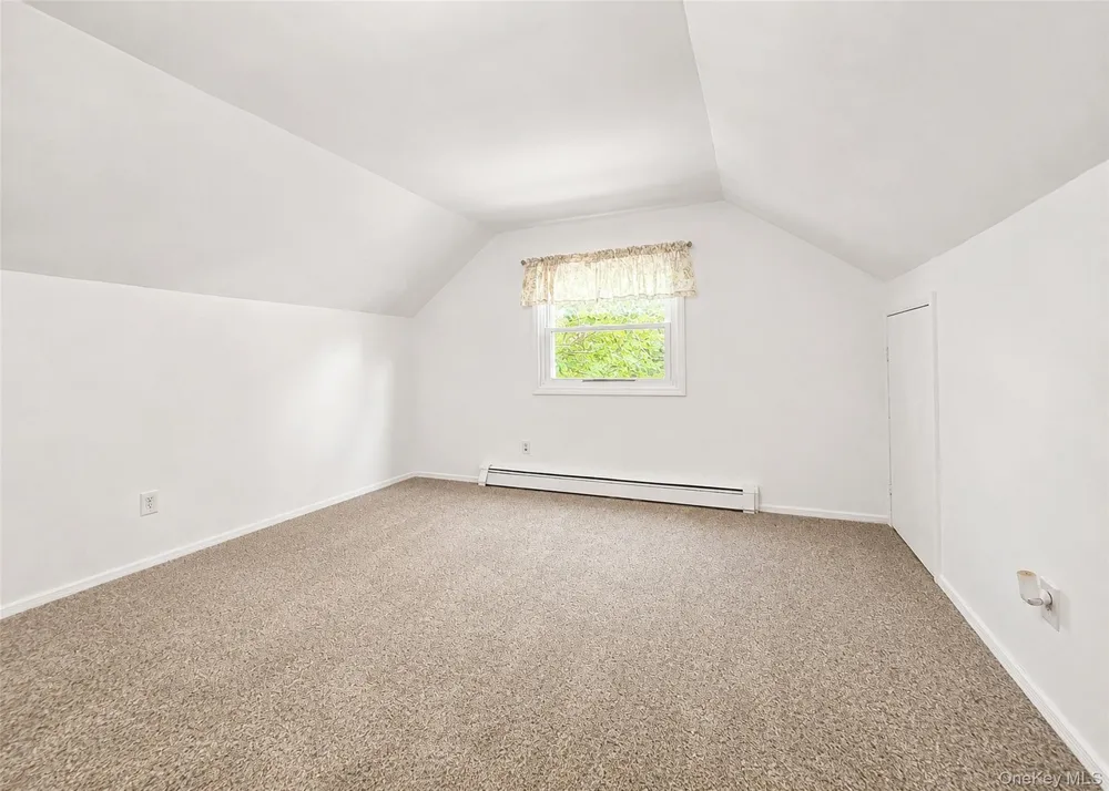 4 Halfcircle Drive Holbrook, NY 11741
