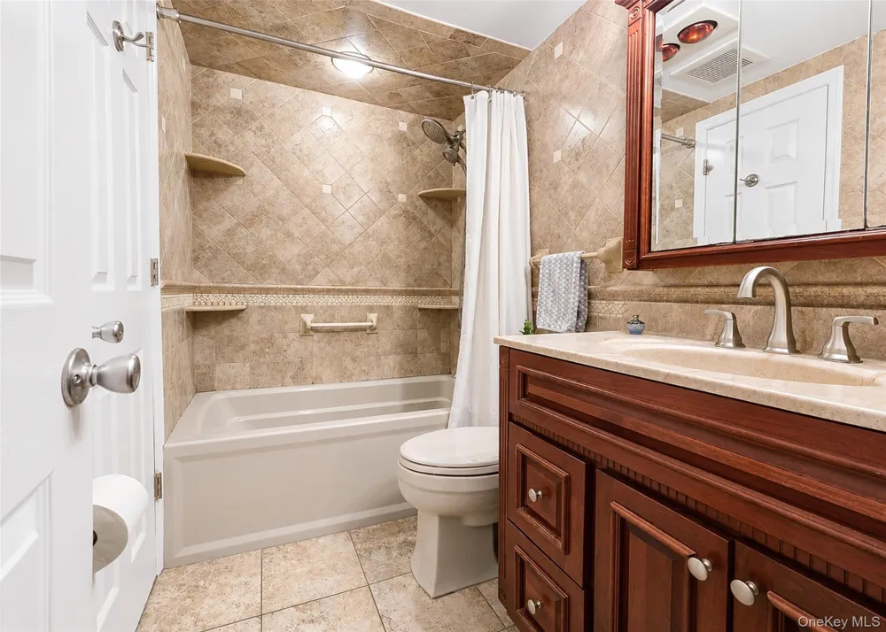 4 Halfcircle Drive Holbrook, NY 11741
