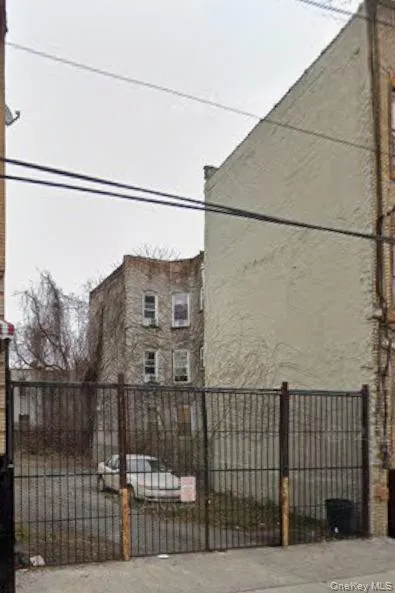 653 Warwick Street