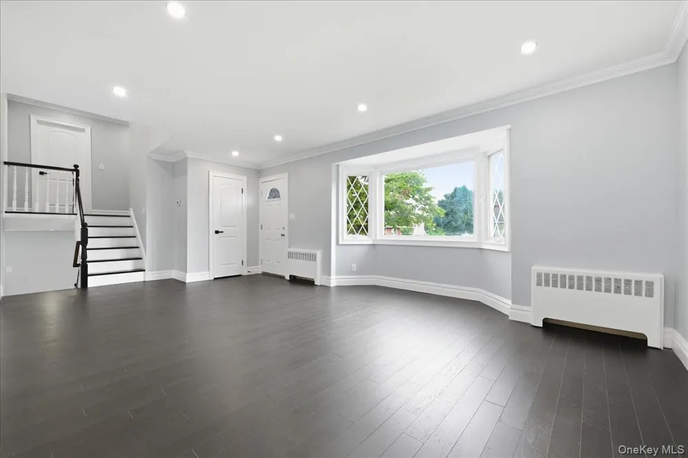 90 Grohmans Lane Plainview, NY 11803