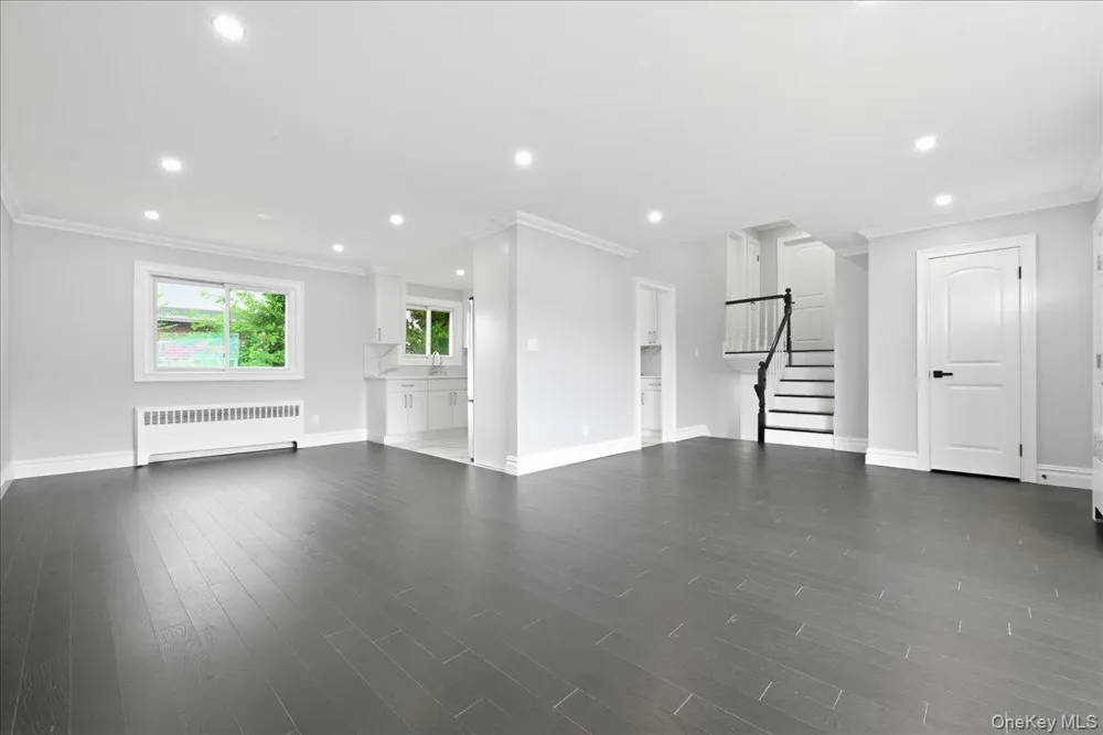 90 Grohmans Lane Plainview, NY 11803