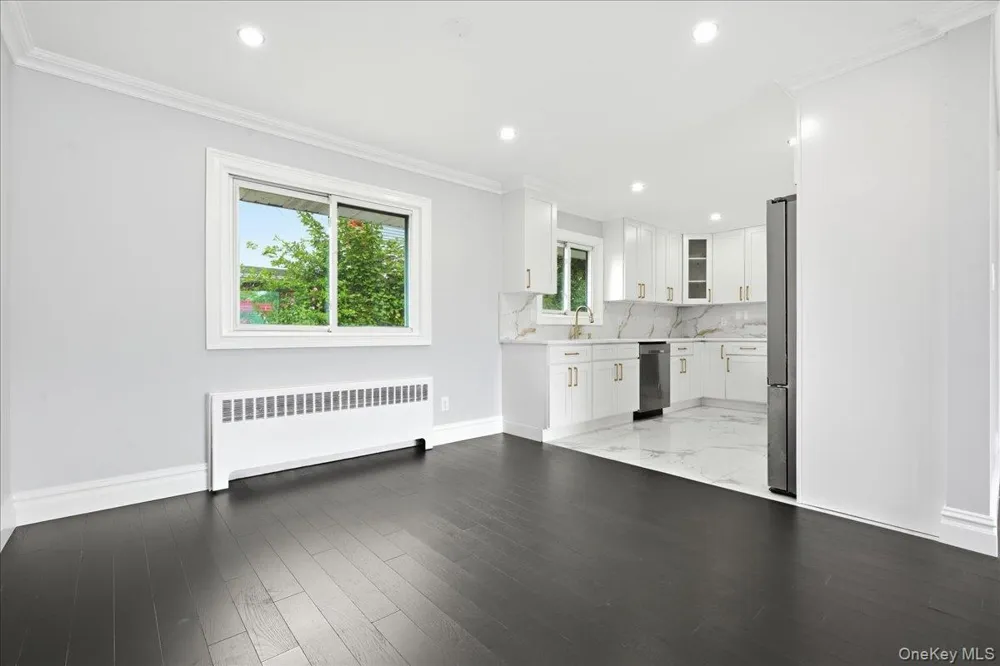 90 Grohmans Lane Plainview, NY 11803