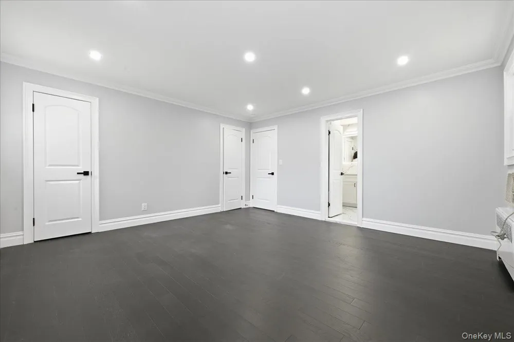 90 Grohmans Lane Plainview, NY 11803