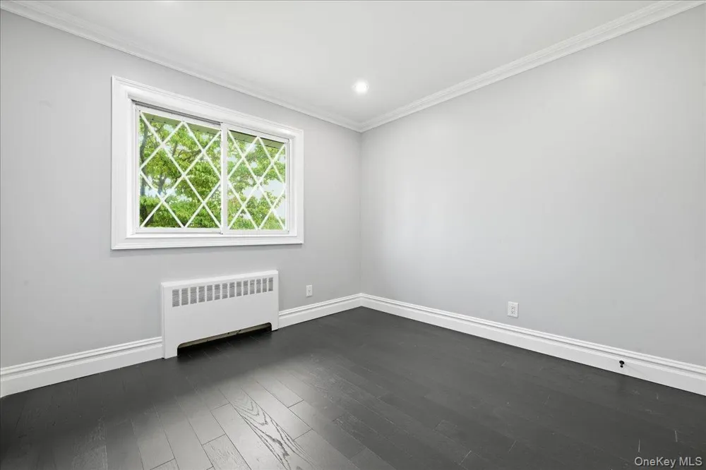 90 Grohmans Lane Plainview, NY 11803