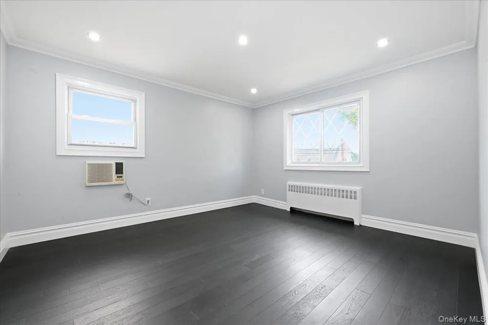 90 Grohmans Lane Plainview, NY 11803