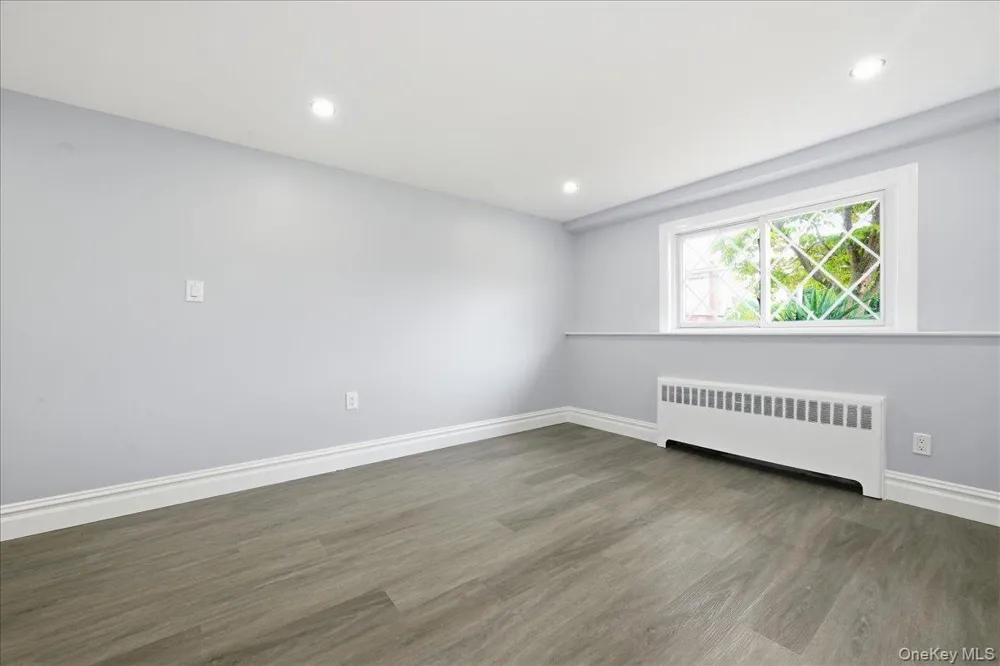 90 Grohmans Lane Plainview, NY 11803