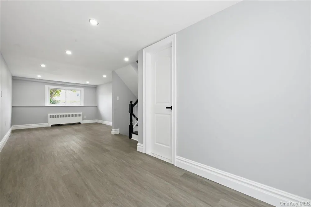 90 Grohmans Lane Plainview, NY 11803