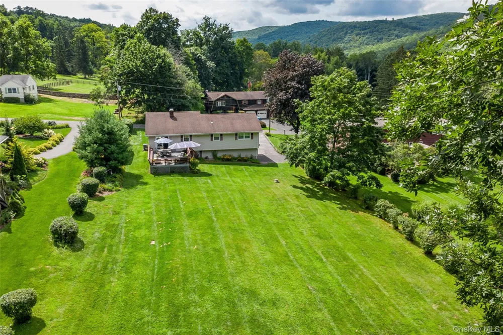 8 Pinewood Sherman, CT Shores Call Listing Agent, CT 06784