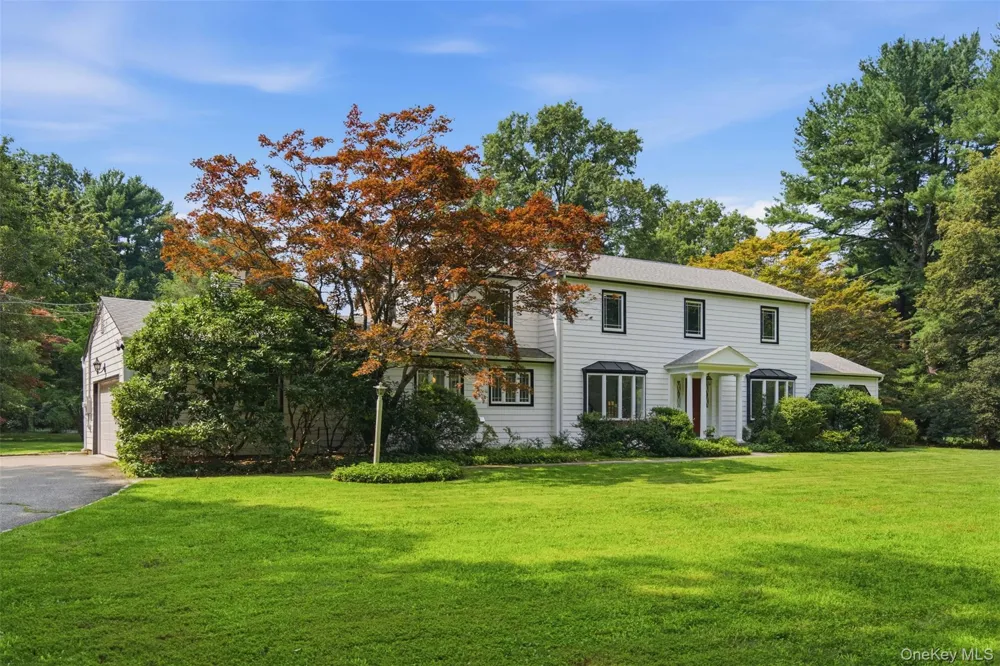 897 Ripley Lane Muttontown, NY 11771
