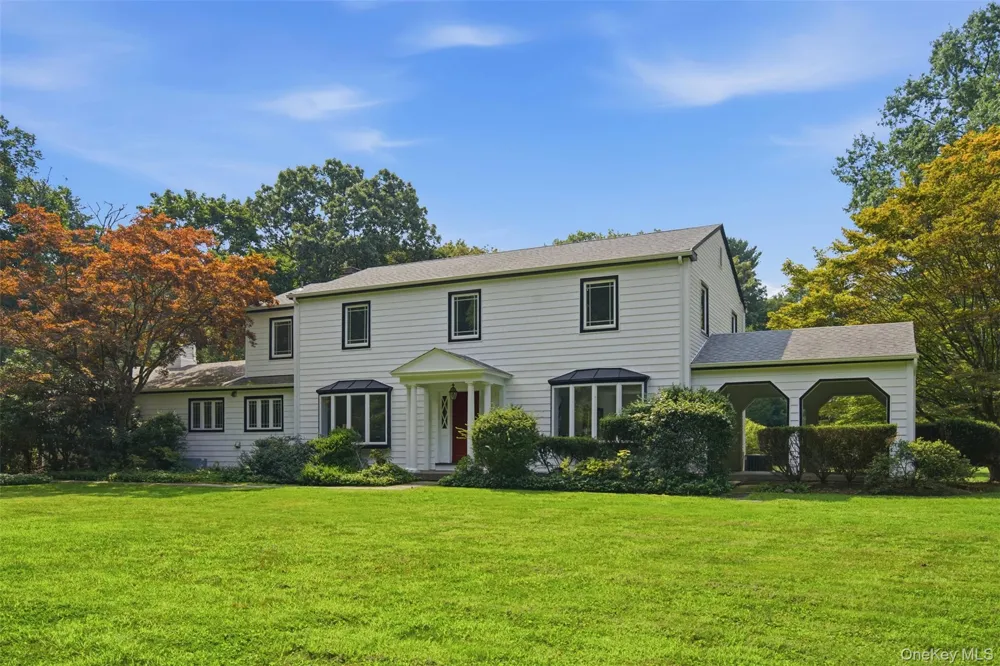 897 Ripley Lane Muttontown, NY 11771