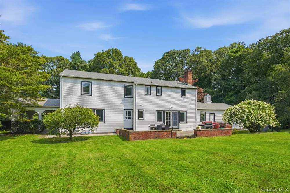 897 Ripley Lane Muttontown, NY 11771